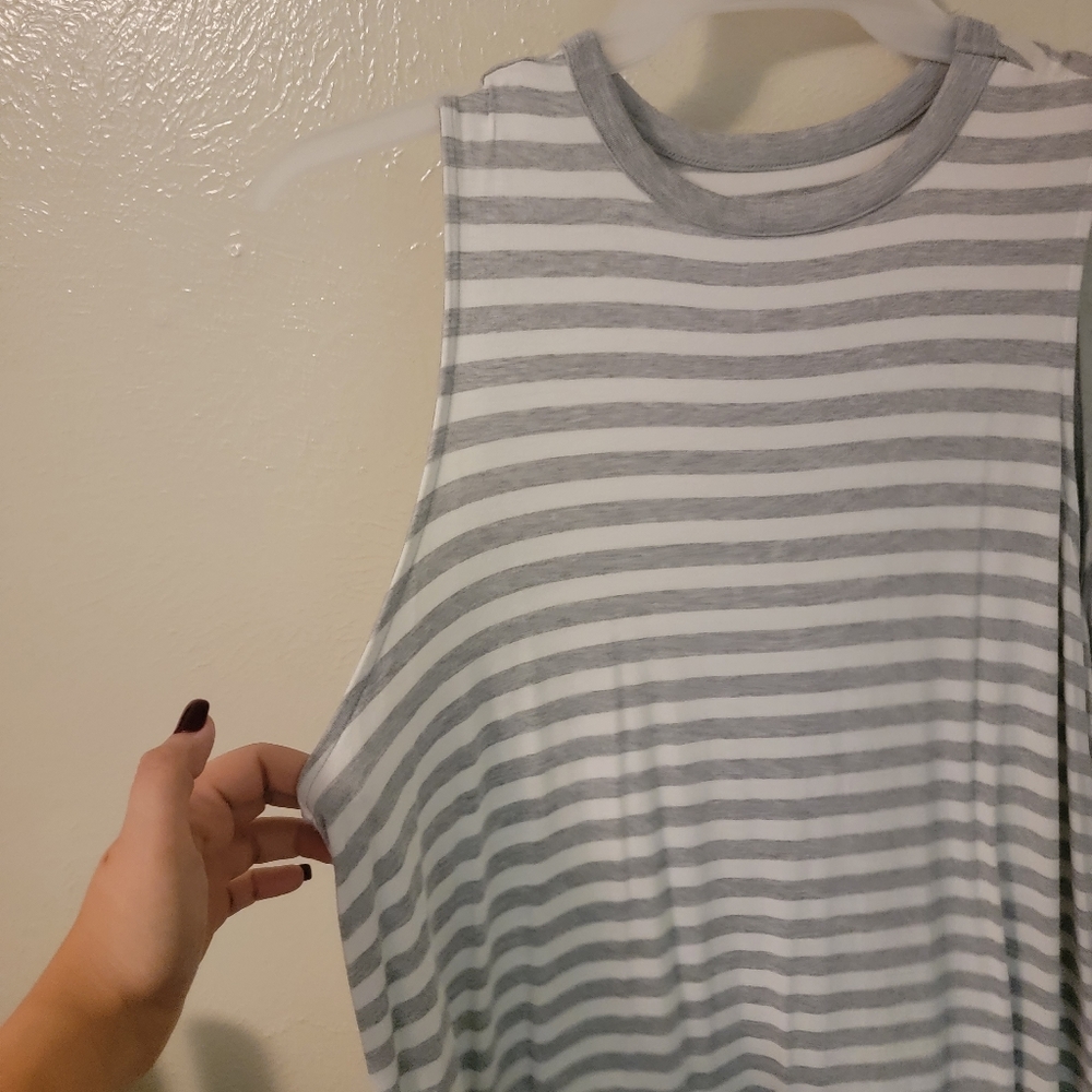 Gray and white midi - Picture 2 of 3